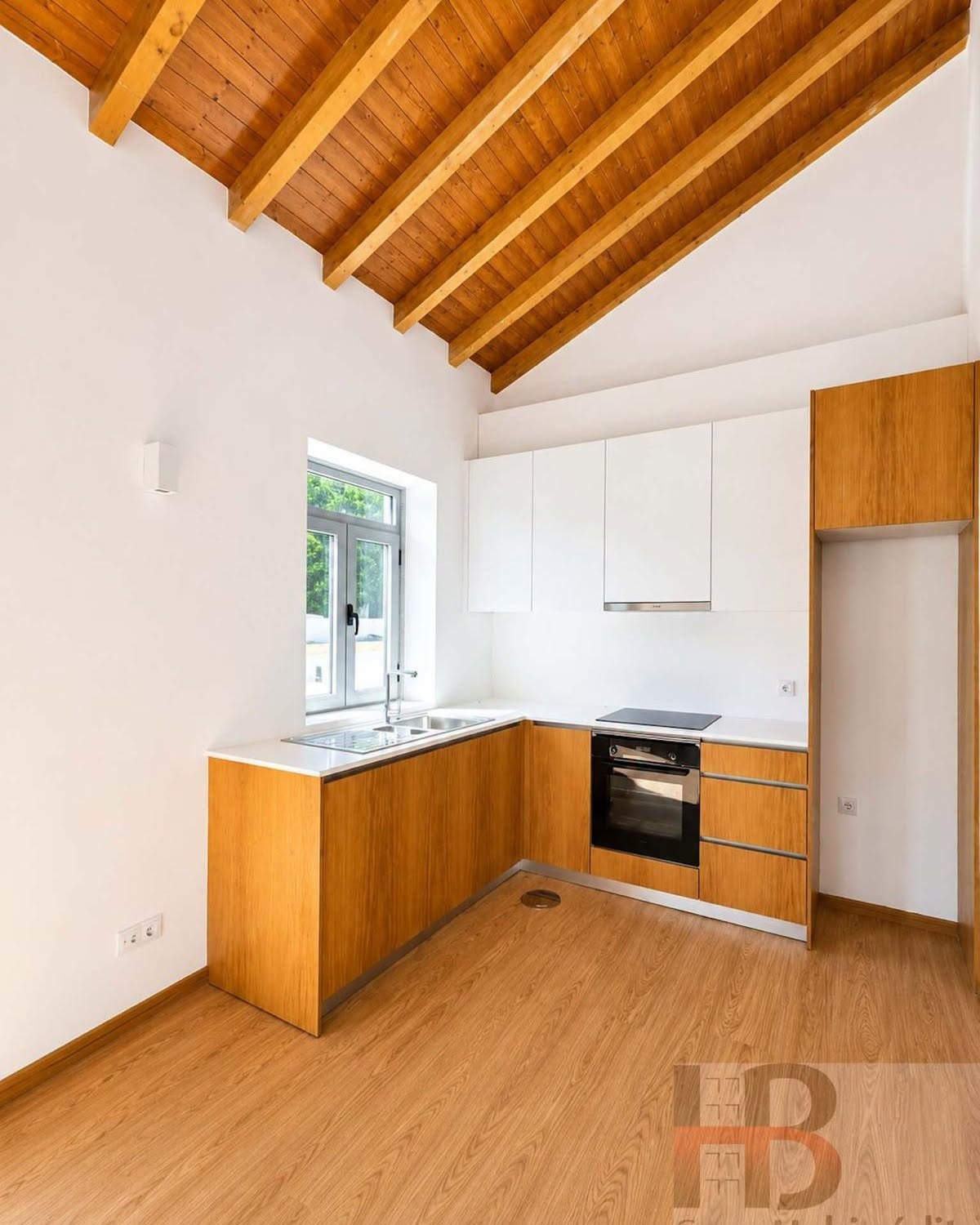 Cozinha equipada de apartamento T1